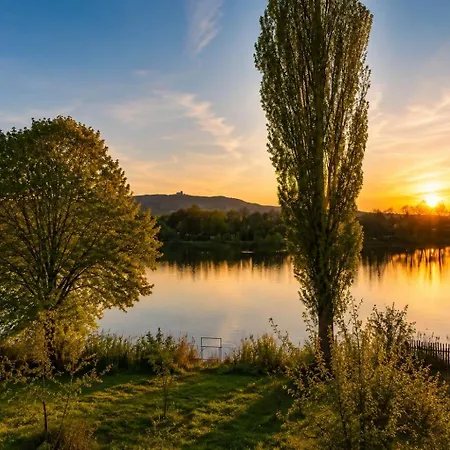 View Glamping Pod Radyní Bez Tekoucí Vody S Omezenou Elektřinou Сasa de vacaciones