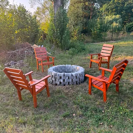 View Glamping Pod Radyní Bez Tekoucí Vody S Omezenou Elektřinou Spálené Poříčí