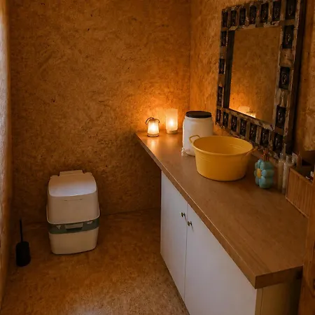 View Glamping Pod Radyní Bez Tekoucí Vody S Omezenou Elektřinou Spálené Poříčí
