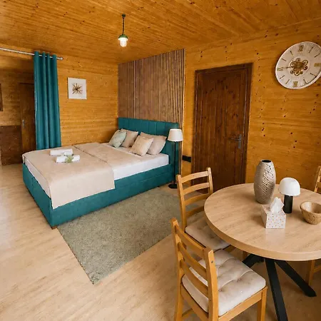 View Glamping Pod Radyní Bez Tekoucí Vody S Omezenou Elektřinou Сasa de vacaciones